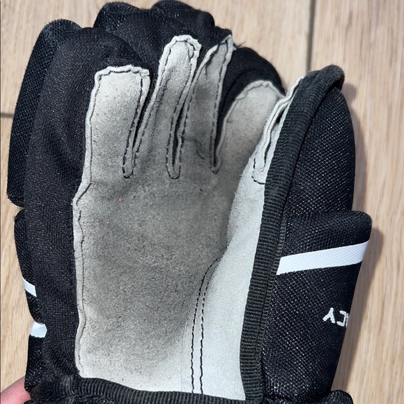 Bauer Legacy Youth Black and White Ice Hockey Gloves with Red Accents - Picture 10 of 11